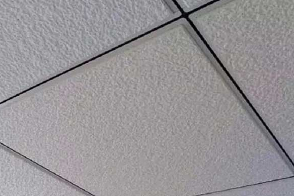 不规则圆点的天花板就是玻纤天花板